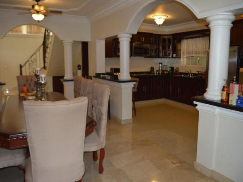 Foto Casa en Venta en Altos de Arroyo Hondo III, Santo Domingo de Guzmán, Distrito Nacional - U$D 350.000 - CAV10651 - BienesOnLine