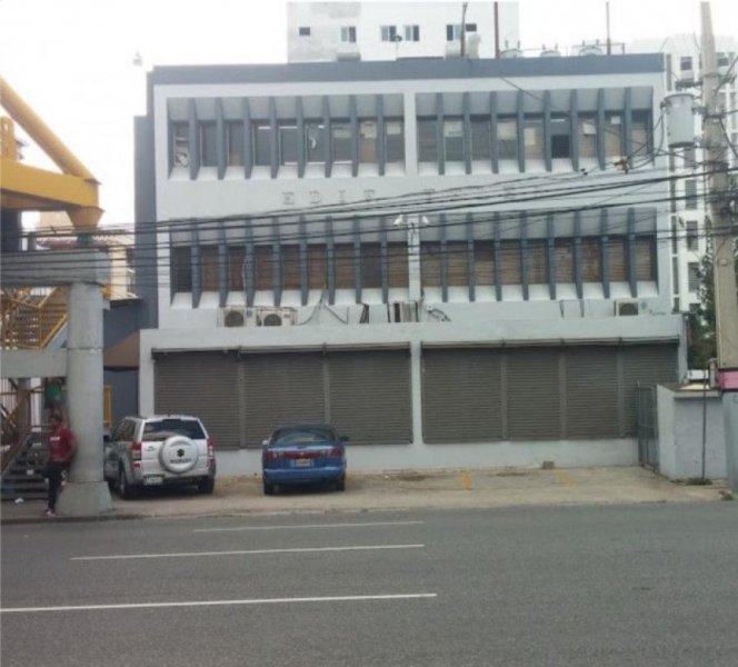 Foto Local en Alquiler en Evaristo Morales, Distrito Nacional - U$D 5.000 - LOA51529 - BienesOnLine