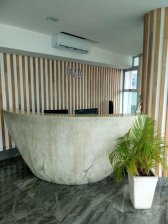 Apartamento amueblado en venta en torre en el Malecón
