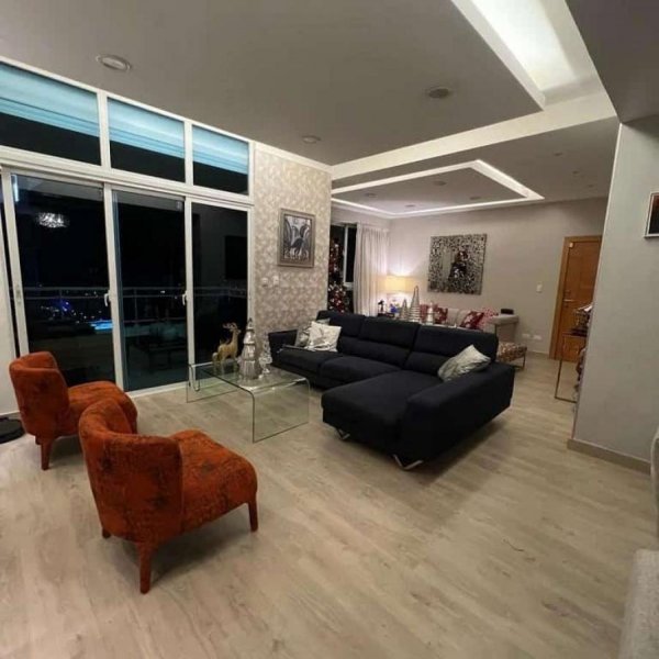 Apartamento en la Av. Simon Bolivar / Zona Colonial 