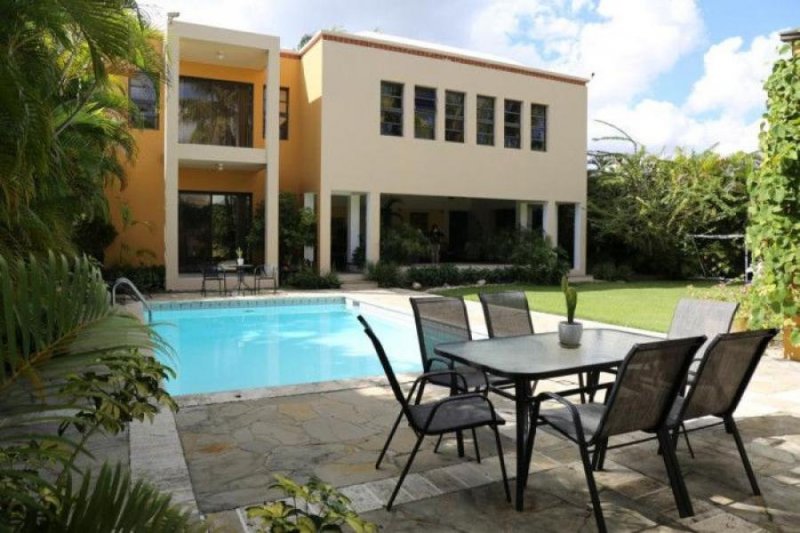 Casa en Alquiler en  Altos de Arroyo Hondo, Distrito Nacional