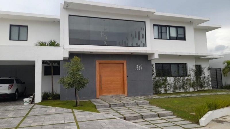 Casa en Venta en Cuesta Hermosa III Distrito Nacional, Santo Domingo