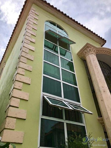 Foto Casa en Venta en Los Trinitarios, Santo Domingo - $ 10.000.000 - CAV33008 - BienesOnLine