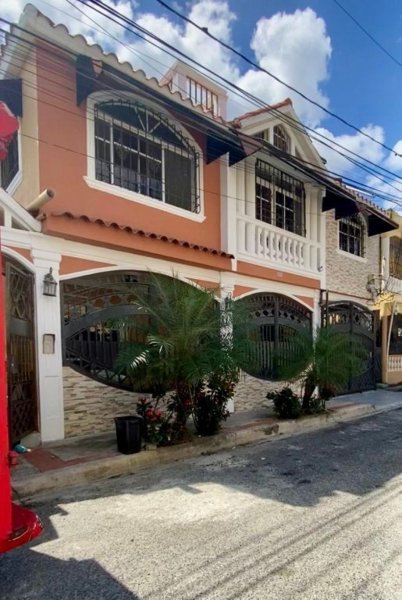 Casa en Venta en  Santo Domingo Este, Santo Domingo