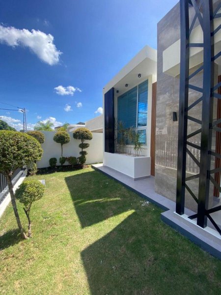 En Venta de Casa en Residencial José María , Gurabo