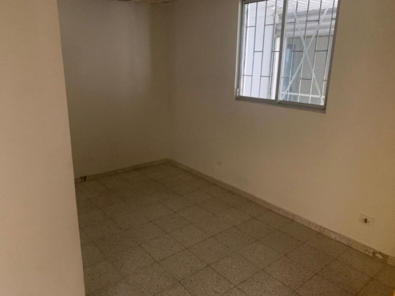 Foto Local en Alquiler en AVENIDA ESTRELLA SADHALÁ, Santiago de los Caballeros, Santiago - $ 35.000 - LOA26052 - BienesOnLine