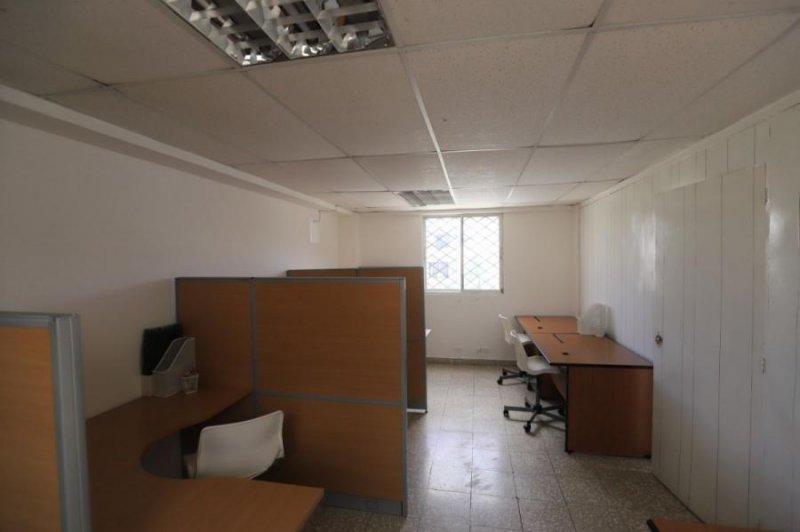 Foto Local en Alquiler en Evaristo Morales, Ensanche Quisqueya, Distrito Nacional - U$D 926 - LOA22280 - BienesOnLine