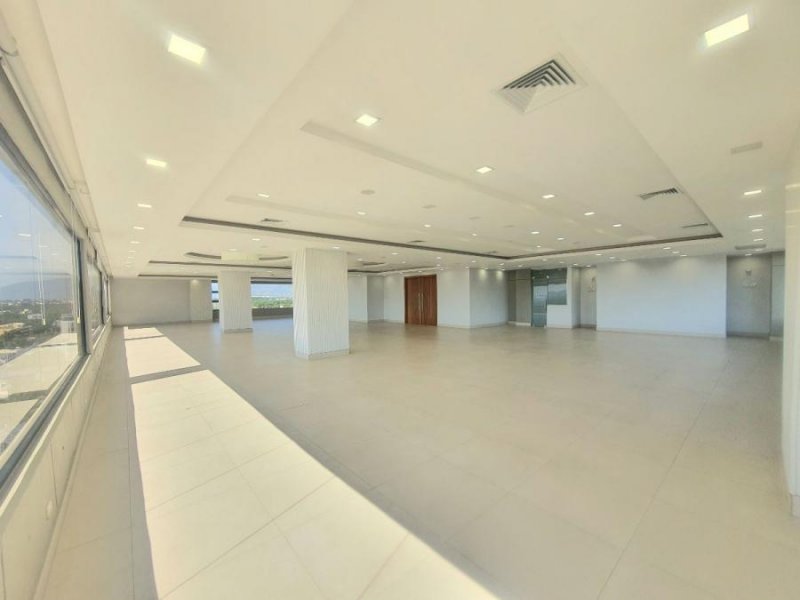 Foto Local en Alquiler en Santiago de los Caballeros, Santiago - U$D 12.000 - LOA26415 - BienesOnLine