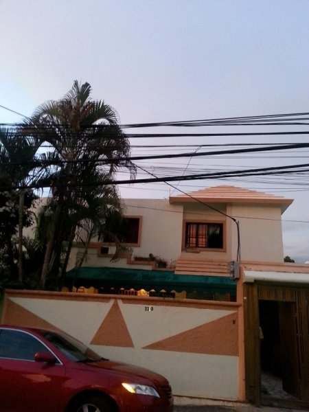 Foto Casa en Venta en Alma Rosa II, Santo Domingo Este, Santo Domingo - $ 6.500.000 - CAV954 - BienesOnLine