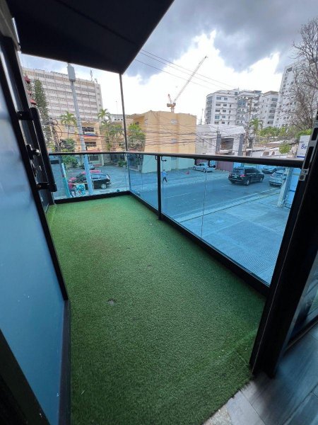 Local en alquiler con frente comercial en Ensanche Naco