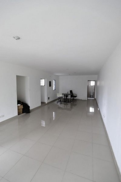 Foto Local en Alquiler en EVARISTO MORALES, Santo Domingo - U$D 1.220 - LOA20656 - BienesOnLine