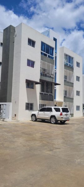 Residencial de apartamento en renta, cerca a la carretera de Licey