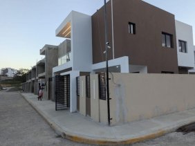 SE VENDE CASA EN EXCLUSIVO RESIDEN