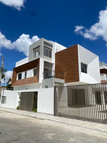 Casa en Venta en  Santo Domingo Este, Santo Domingo