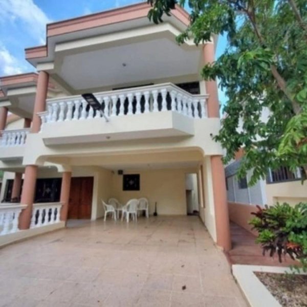 Casa en Venta en Cerca de la UASD La Barranquita, Santiago