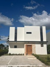Vendo Hermosa Villa ubicada en el residencial Garden Village