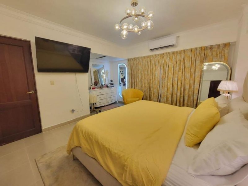 Apartamento en Venta en Evaristo Morales. Santo Domingo Oeste, Santo Domingo