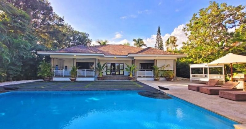 Vendo Lujosa Villa en Metro Country Club