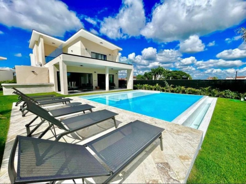 Vendo Villa Residencial la Estancia en Playa nueva romana